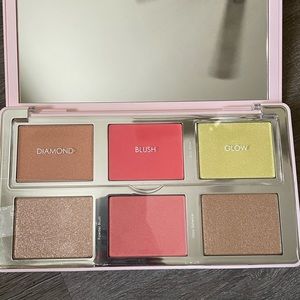 Natasha Denona Highlighter and blush palette